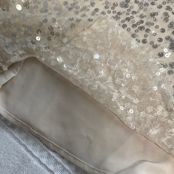 Gold Sequin Blouse with Elegant Sleeves - Picture 5 of 8